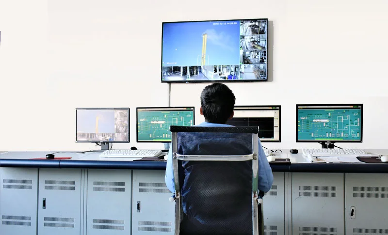 Operator at the control desk monitoring the Gaoyuan production line